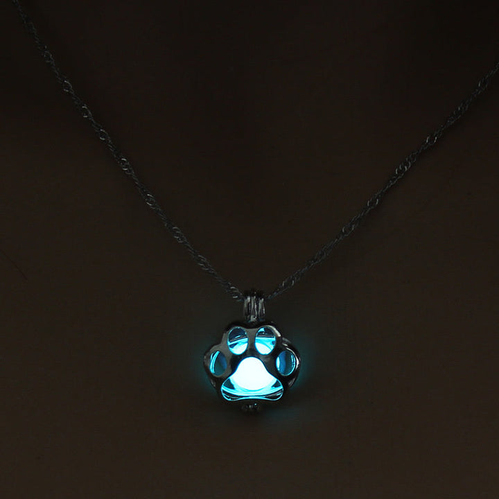 Glowing Paw Necklace – Animal Pendant with Night Light Effect